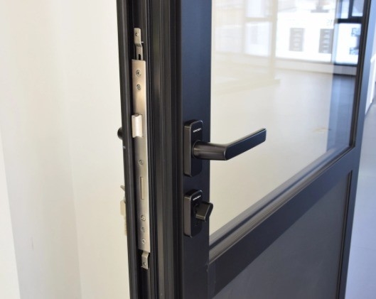 Modern Exterior Security Waterproof Aluminum Alloy Casement Doors With 10 Sealing Layers