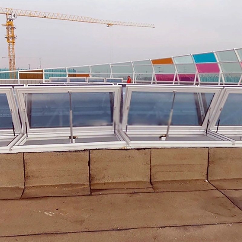 Electric Or Manual Skylight With Welded Aluminum Frame And Horizontal Opening Pattern