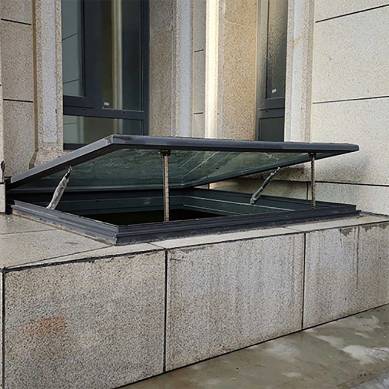 Electric Or Manual Skylight With Welded Aluminum Frame And Horizontal Opening Pattern