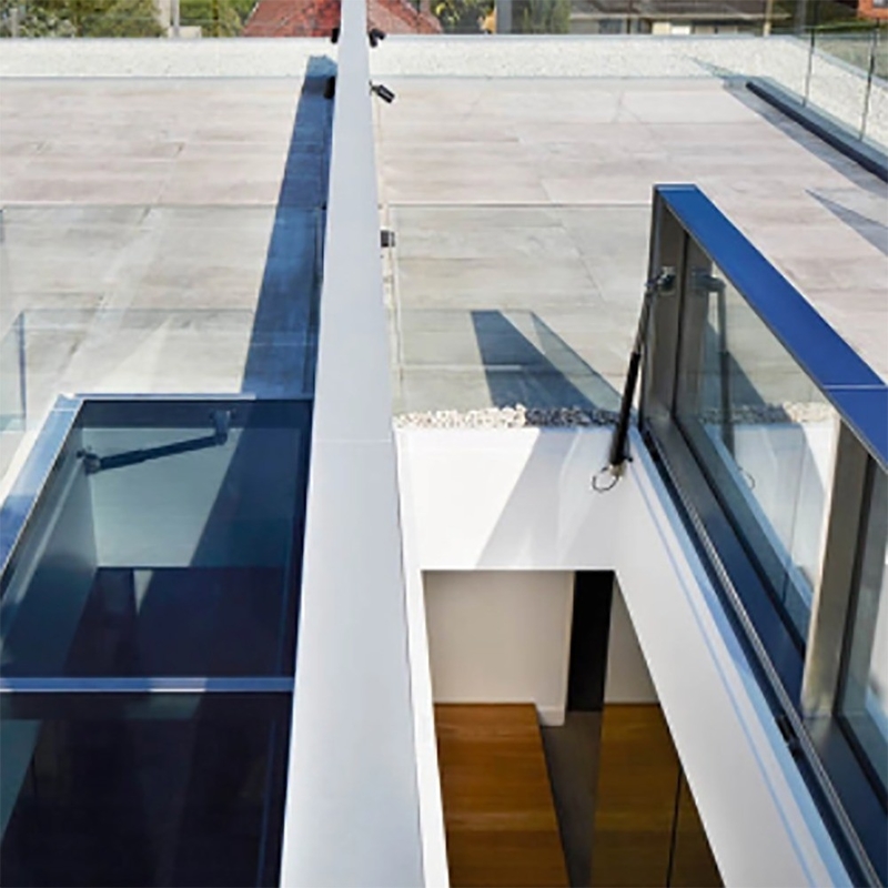Electric Or Manual Skylight With Welded Aluminum Frame And Horizontal Opening Pattern